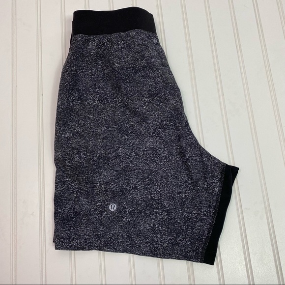 Lululemon T.H.E. Short *Linerless 7"
White Noise Alpine White Black Size Small - Picture 5 of 7